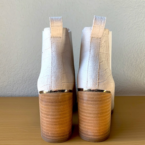 Steve Madden Knoxi Pointed Toe Bootie in Bone Croco - Picture 4 of 8